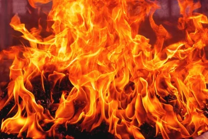 Seseorang Tiba-Tiba Bakar Barang Sekitar Warteg di Jaktim, Polisi Selidiki