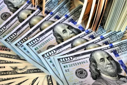 Simpanan Dollar AS di Bank Naik, OJK: Risiko Tetap Terkendali