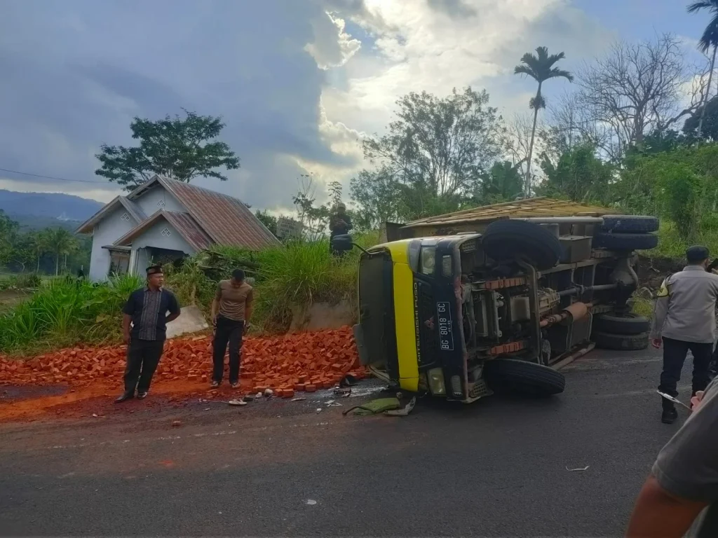 Sopir Bus ALS Tewas Usai Tabrak Truk BBM di Muratara, Musi Rawas Utara