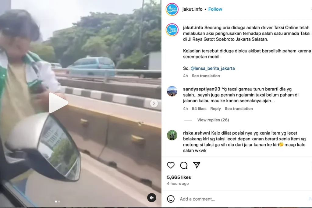 Sopir Taksi Online Diduga Menyerempet dan Merusak Mobil Pengemudi Lain di Tol JORR