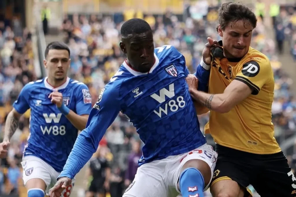 Sunderland Curi Angka di Markas Wolves, Bermain dengan 10 Pemain