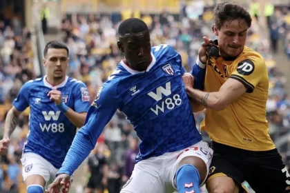 Sunderland Curi Angka di Markas Wolves, Bermain dengan 10 Pemain