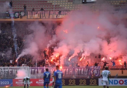 Suporter Rusuh di Stadion Persipura, Mobil Dibakar dalam Aksi Keras