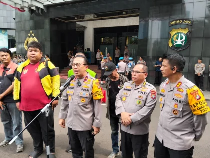 Tahanan ICE Mogok Makan, Bentrokan dengan Petugas Tak Terhindarkan