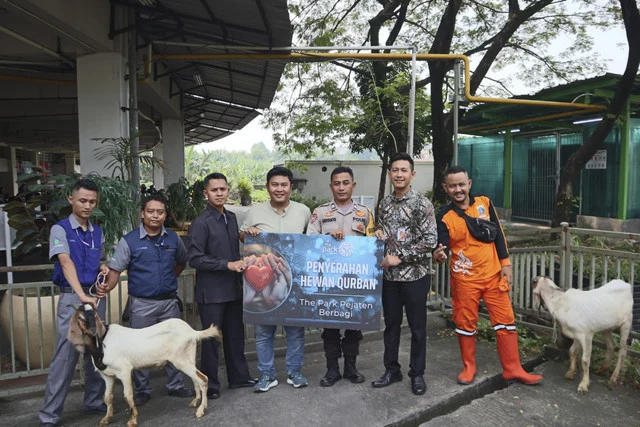 The Park Pejaten Berbagi Hewan Kurban Iduladha 1447 Hijriah