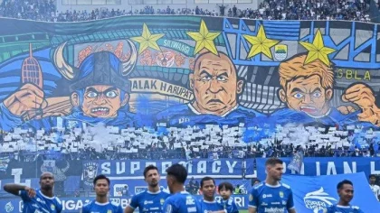 Tifo Raksasa Persib Karya Azka Alfi Mengangkat Kultur Sepak Bola Bandung