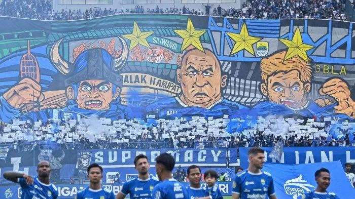 Tifo Raksasa Persib Karya Azka Alfi Mengangkat Kultur Sepak Bola Bandung