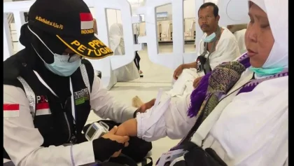 Tim Seksus Haram PPIH Arab Saudi Sigap Bantu Jemaah Terpisah Karena Kelelahan