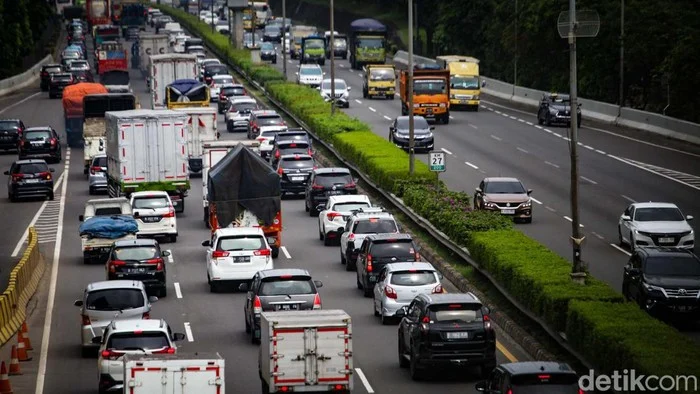 Tol Dalam Kota Jakarta Pagi Ini Lancar, Namun Pengendara Diminta Waspada pada Titik Gangguan dan Contraflow