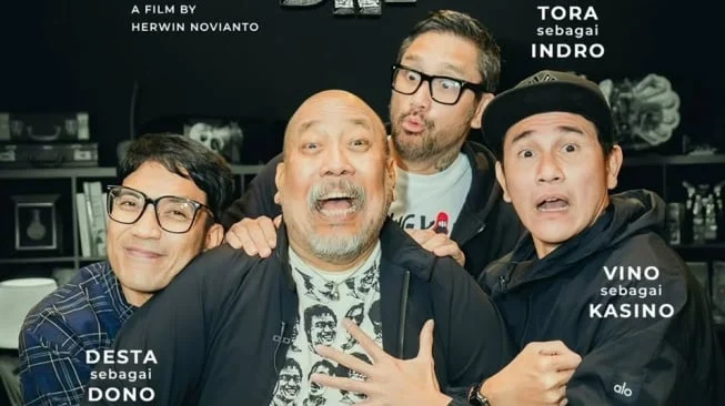 Totalitas Desta dalam Peran Dono di Film Warkop DKI Viralin Dong