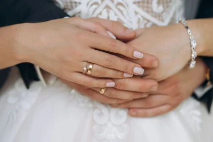 Tren Cincin Tunangan 2026 Bergeser, Pasangan Pilih Model Bertumpuk