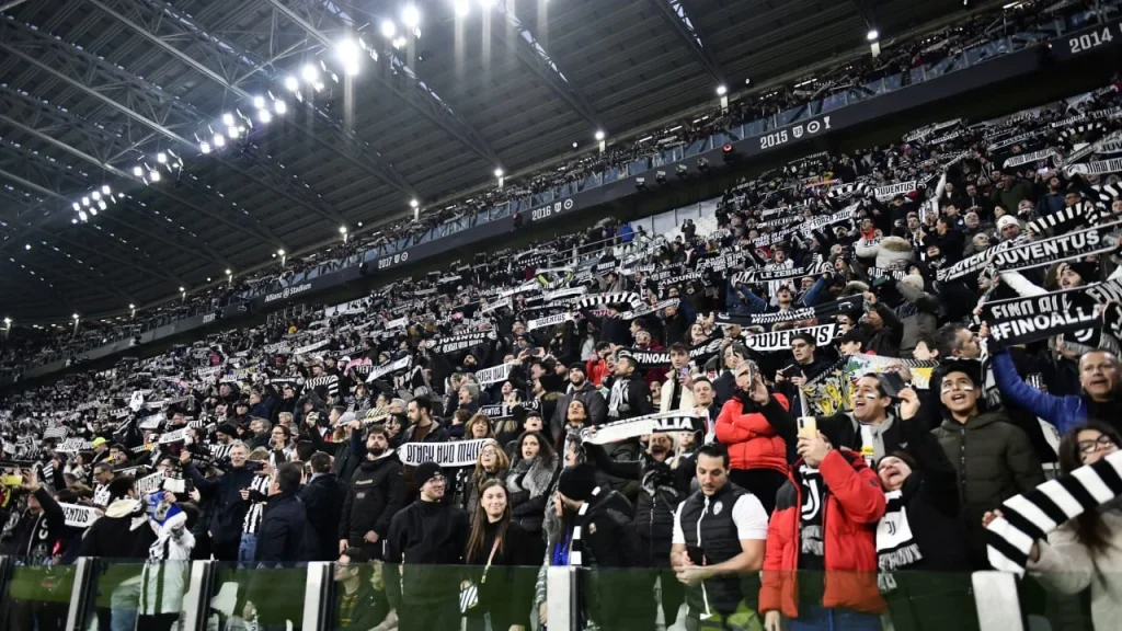 Ultras Juventus Protes di Luar Stadion Allianz Setelah Kalah Dari Fiorentina