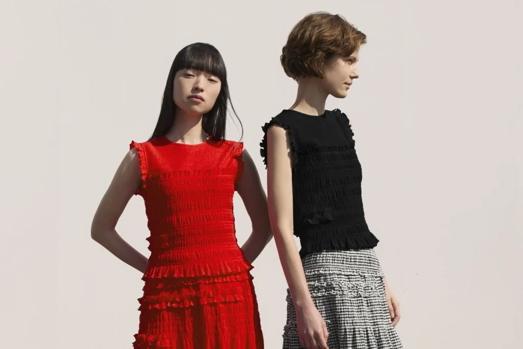 Uniqlo Gandeng Cecilie Bahnsen Hadirkan Koleksi Feminin Modern