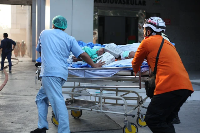 Usai Kebakaran RSUD Dr Soetomo Surabaya, Pasien Dipindahkan ke Ruang Lain
