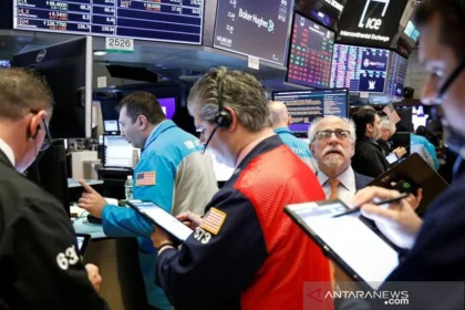Wall Street Ditutup Bervariasi, Harga Minyak Turun Dorong Pergerakan Dow, S&P 500 & Nasdaq