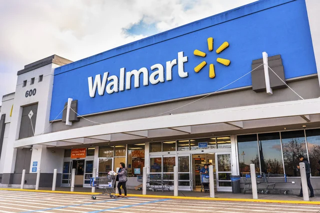 Walmart Sebut Kenaikan Harga BBM Mulai Gerus Daya Beli Warga AS
