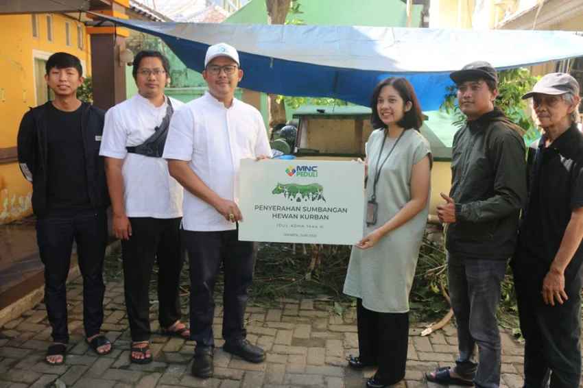 Warga Kebon Sirih Terima Hewan Kurban dari MNC Peduli