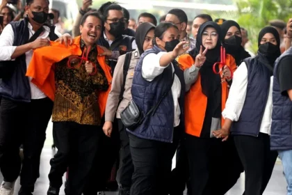 50 Tokoh Jamin Roy Suryo dan Dokter Tifa Tak Kabur, Penangguhan Penahanan Diajukan