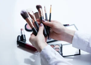 7 Rekomendasi Kuas Make Up Set Terbaik untuk Wajah Anda