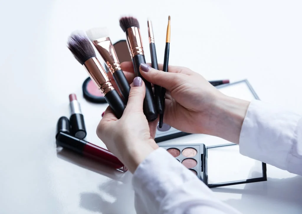 7 Rekomendasi Kuas Make Up Set Terbaik untuk Wajah Anda
