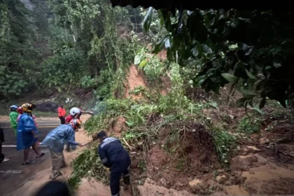 Akses Jalan Padang-Painan Terhambat Longsor, Warga Dirugikan