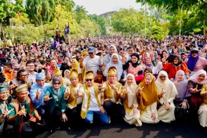 Andre Rosiade Saksikan Pemecahan Rekor MURI Ketan Talam Durian 1 KM di Pekanbaru