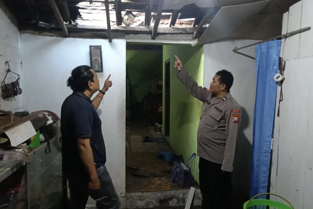 Balon Udara Bermuatan Petasan Jatuh di Gresik, Dua Bocah Terluka