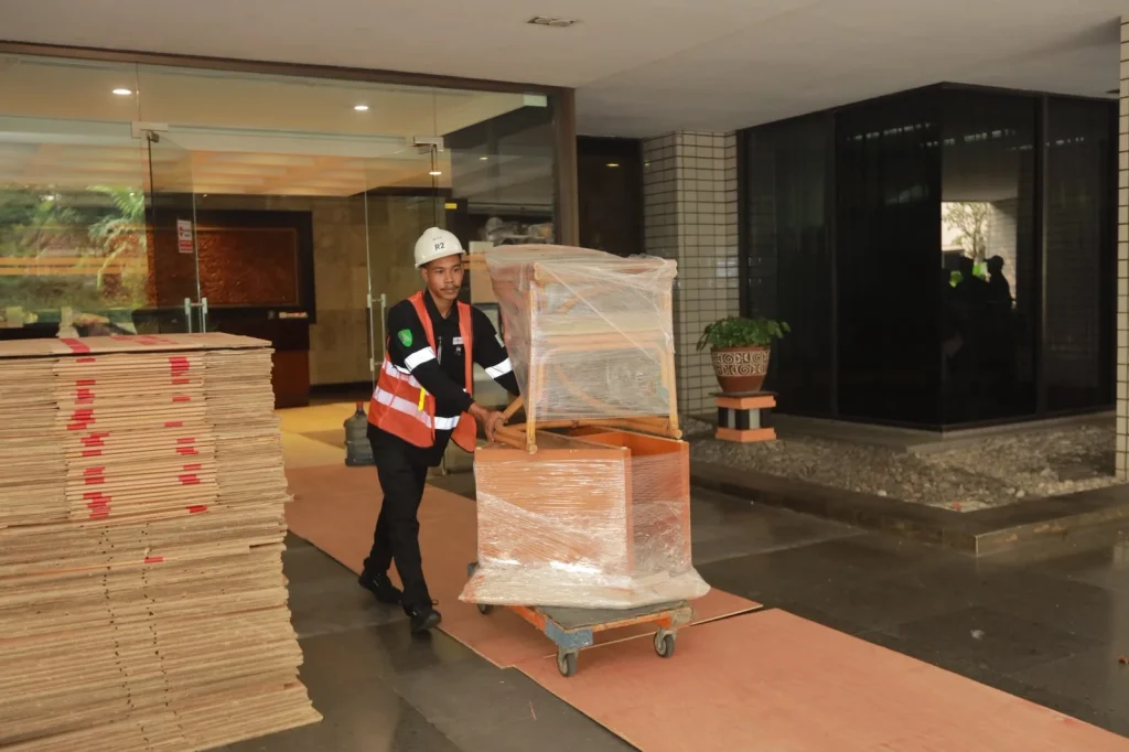 Barang Eks Hotel Sultan Dipindahkan ke 2 Gudang, Proses Ditargetkan Selesai Sebulan