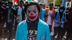 BEM UPNVJ Gelar Aksi di Patung Kuda: Mahasiswa Berkumpul di Kampus