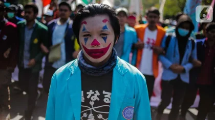 BEM UPNVJ Gelar Aksi di Patung Kuda: Mahasiswa Berkumpul di Kampus