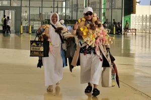 Boneka Unta Membuat Jemaah Haji Terburu-Buru
