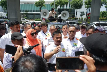 Demo Tuntut Menteri Pendidikan India Mundur: Partai Kecoak Mengambil Tindakan