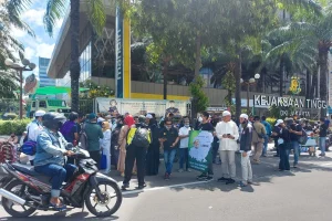 Demonstran Bertahan di Thamrin Meski Blokade Sudah Dibuka