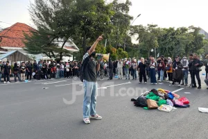 Demonstrasi Indonesia Sekarat di Grahadi: Massa Bawa 11 Tuntutan