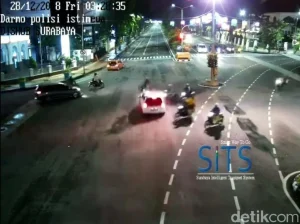 Detik-detik Brio Dihancurkan Massa di Bekasi, Penyebabnya Kabur Tabrak Pemotor