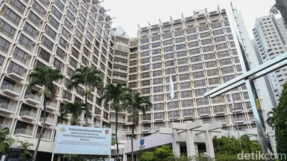 Detik-detik Eksekusi Hotel Sultan Kawat Berduri Dipasang dan Massa Berkumpul