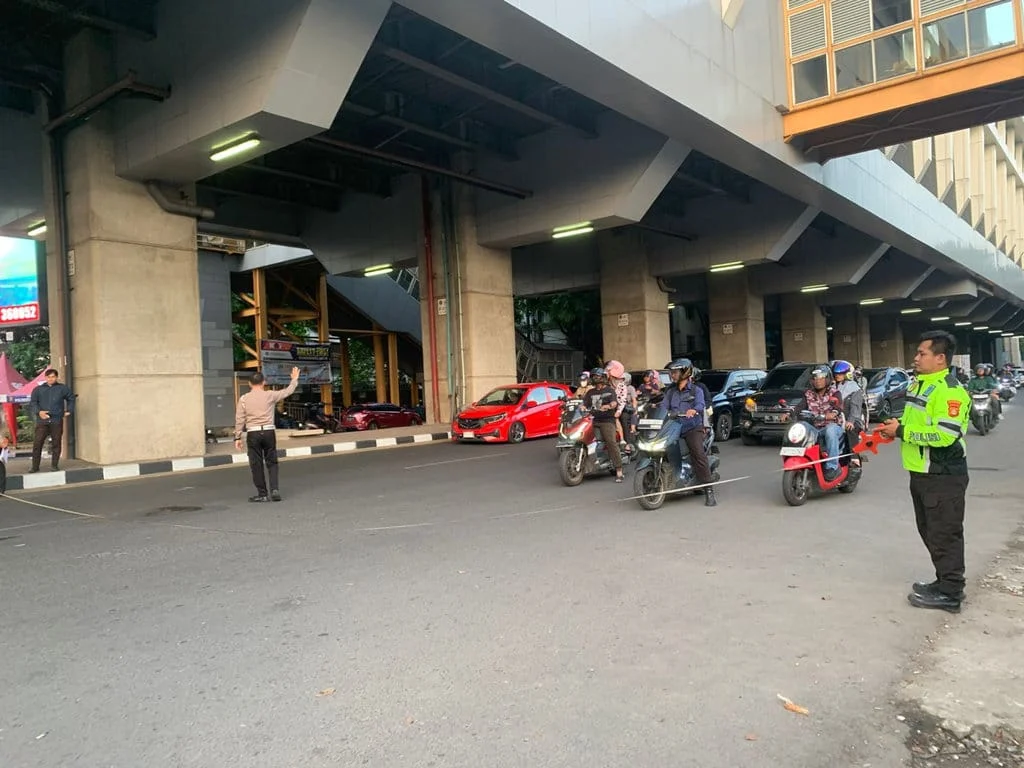 Eks Napi Korupsi Masjid Sriwijaya Tabrak 5 Orang, 2 Tewas
