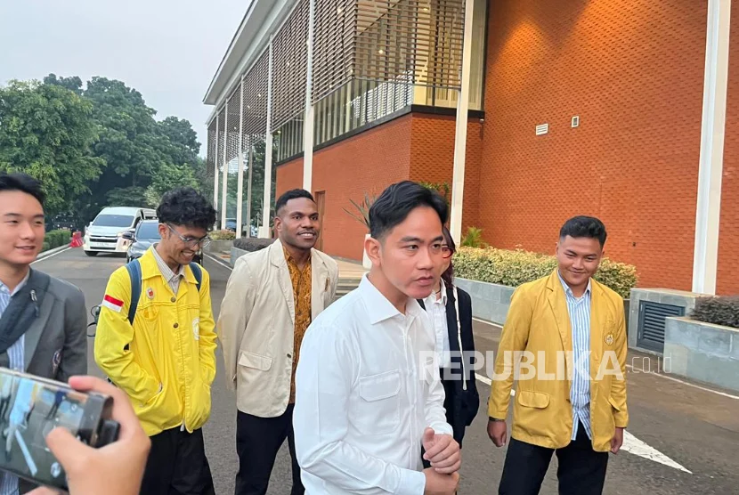 Gibran Rakabuming Ajak Mahasiswa Ikut Kunker ke Papua dan NTT