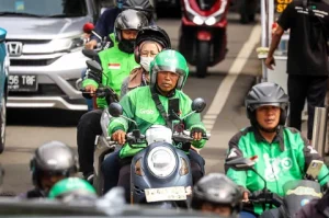 Gojek dan Grab Pangkas Potongan Aplikasi Ojol menjadi 8 Persen