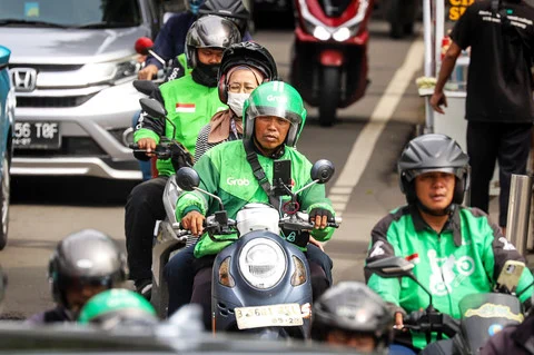 Gojek dan Grab Pangkas Potongan Aplikasi Ojol menjadi 8 Persen