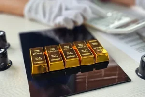 Goldman Sachs Pangkas Target Emas Jadi USD 4.900 per Ons di Akhir 2026