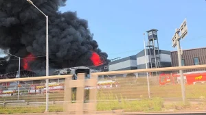 Gudang Sepatu di Gimpo, Korea Selatan, Terbakar Hebat