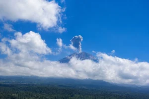 Gunung Semeru Erupsi, Kolom Abu Capai 1.000 Meter di Atas Puncak