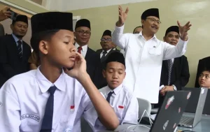 Gus Ipul Hadiri Acara Open House Sekolah Rakyat Surabaya