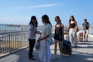Imigrasi Bali Edukasi Turis Asing tentang Jenis Izin Tinggal di Pantai Matahari Terbit