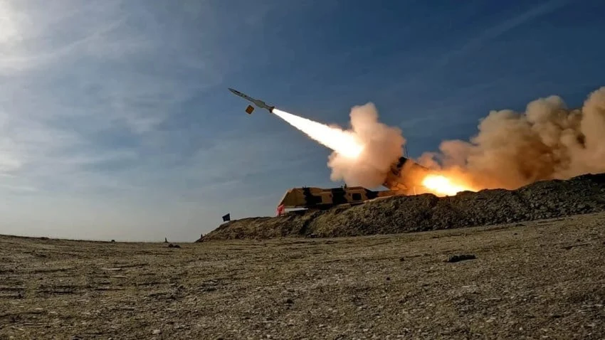 Iran Meluncurkan Serangan Rudal dan Drone Terhadap 8 Pangkalan Militer AS