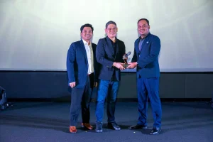 JEC Eye Hospitals & Clinics Raih Penghargaan Marketeers OMNI Brands of the Year