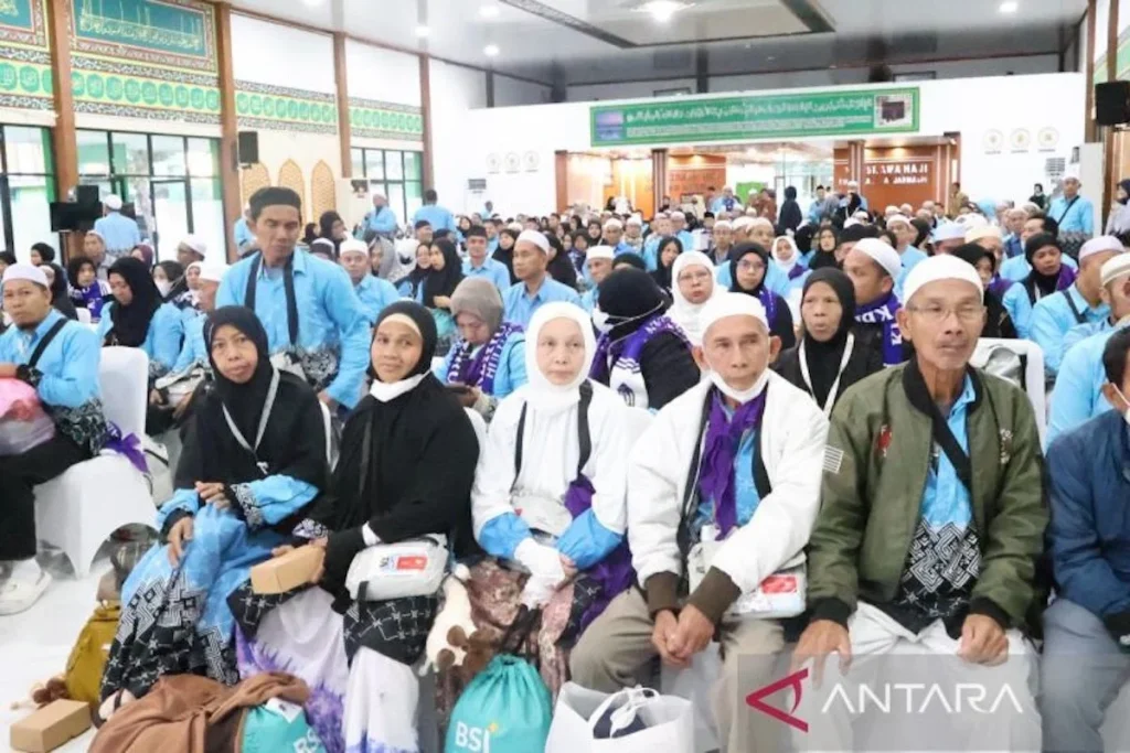 Jemaah Haji Kloter 12 Debarkasi Banjarmasin Tiba di Tanah Air