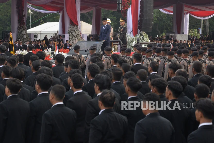Jokowi Hadiri Upacara Hari Bhayangkara di Jakarta