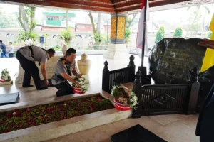 Kapolri Tabur Bunga di Makam Bung Karno Jelang HUT Bhayangkara